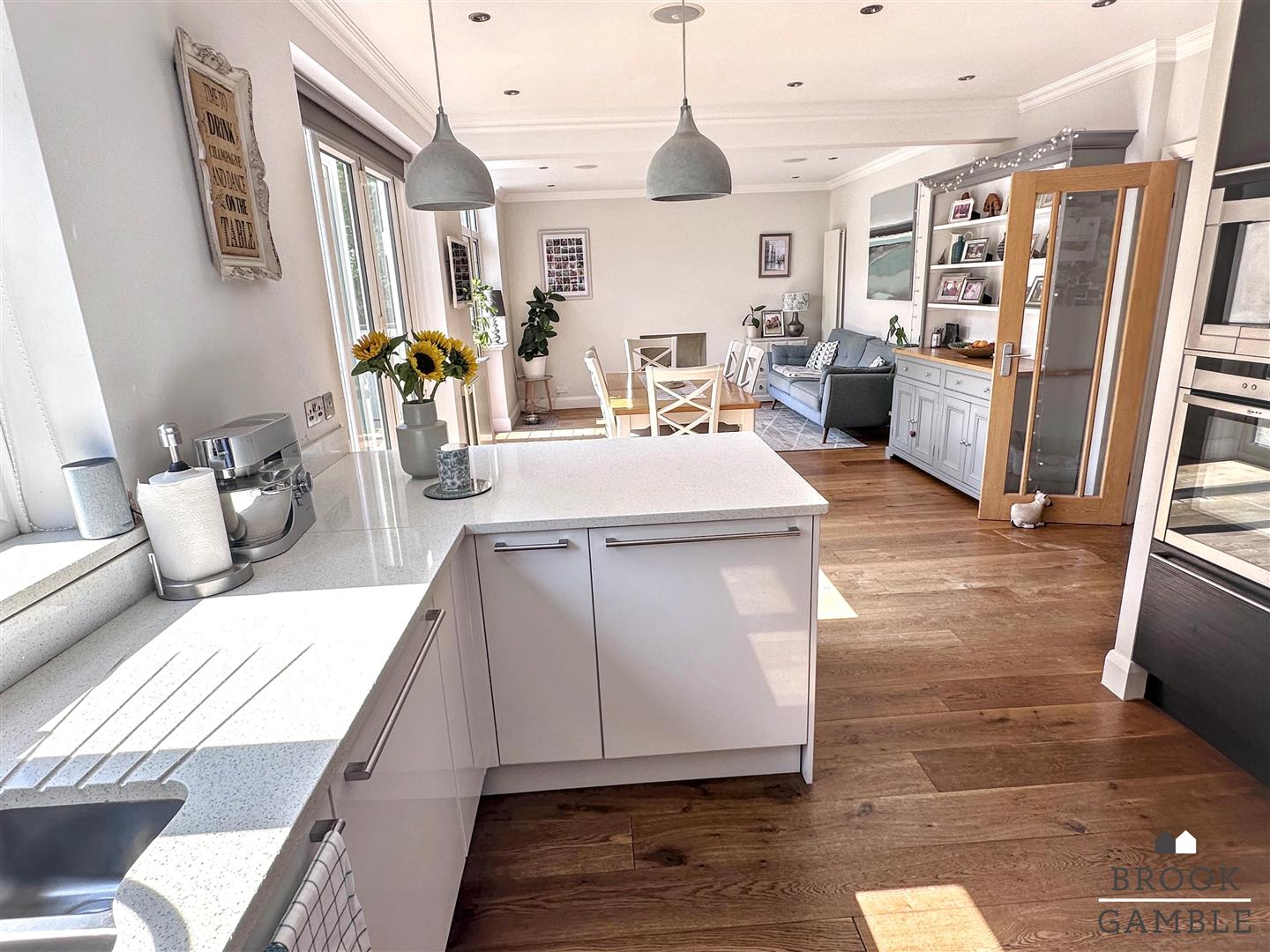 4 Bedroom House. Baldwin Avenue in Eastbourne, East Sussex 3